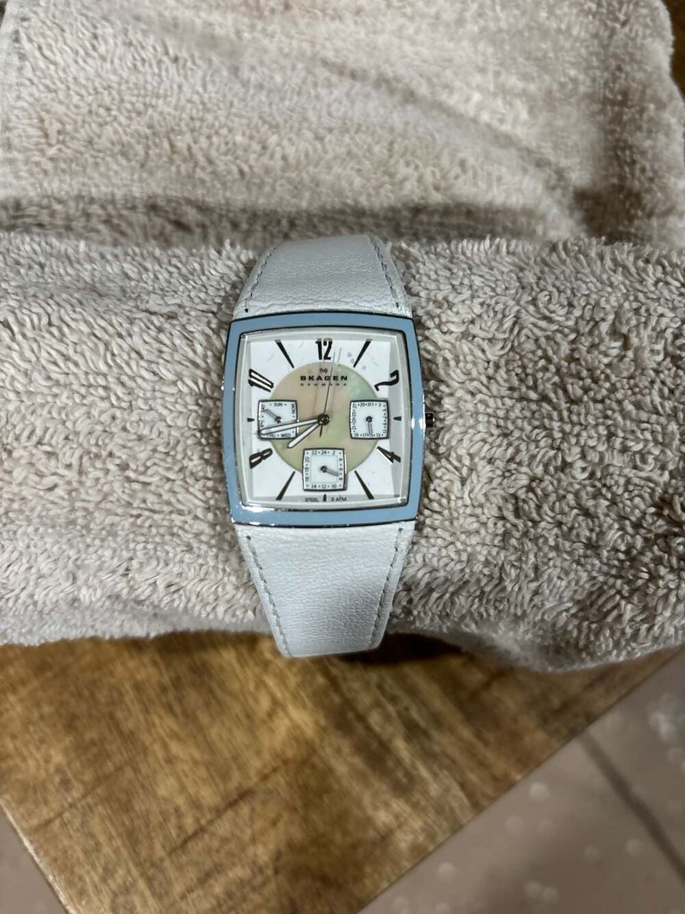 Skagen 562SILW Multifunction Mother of Pearl Dial Watch with White Leather Strap - Picture 1 of 3